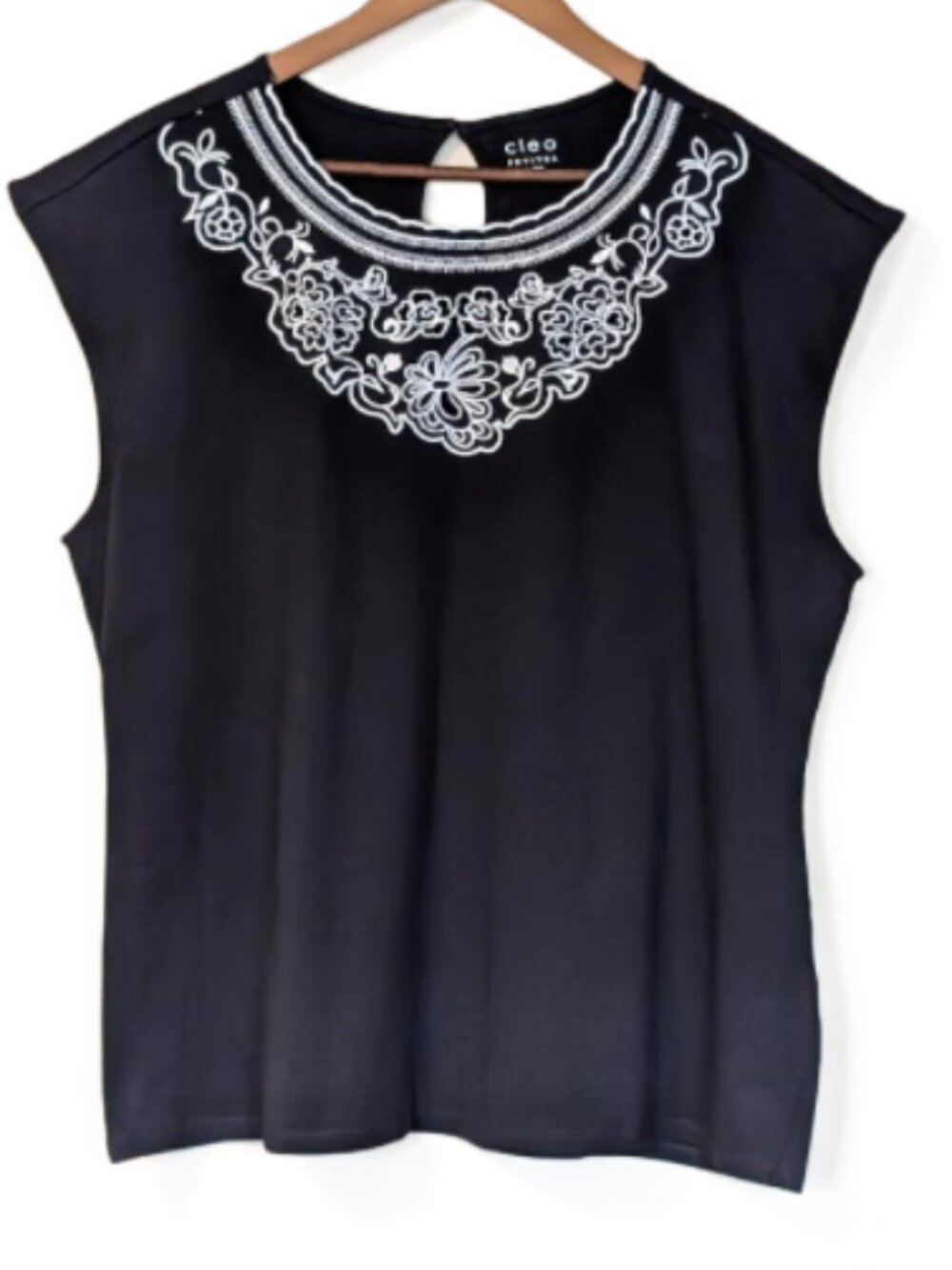 NWOT Cleo Petites Navy Embroidered Floral Cotton Top Cap Sleeve Keyhole Back